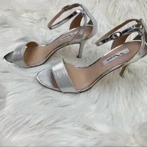 Nina New York Venetia Ankle Strap
Evening Heeled Sandals in Silver Size 8.5